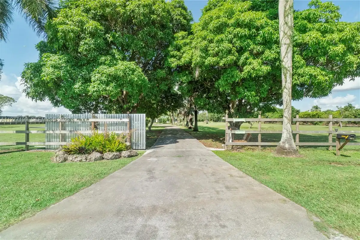 25950 SW 187 Ave, Homestead: photo 1 of 51