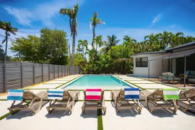 801 Harrison St, Hollywood: photo 1 of 46
