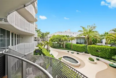 2155 Washington Ct #206, Miami Beach: photo 1 of 33