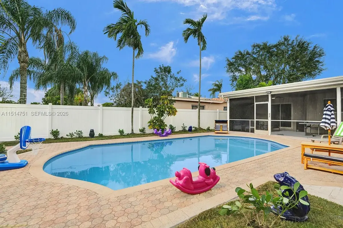 5500 Cleveland St, Hollywood: photo 1 of 45