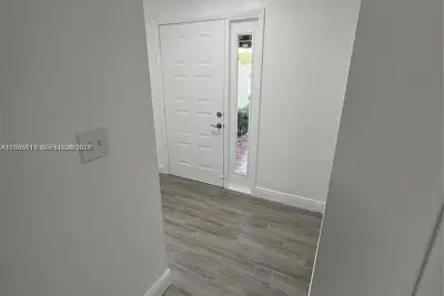 2050 SW 122nd Ave #22, Miami: photo 1 of 24