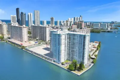 301 174th St #1701, Sunny Isles Beach: photo 1 of 58