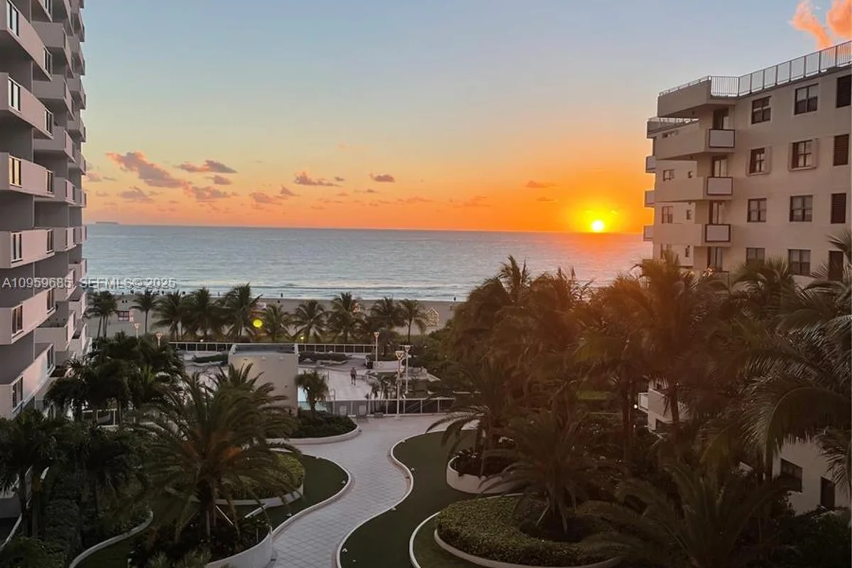 100 Lincoln Rd #719, Miami Beach: photo 1 of 50