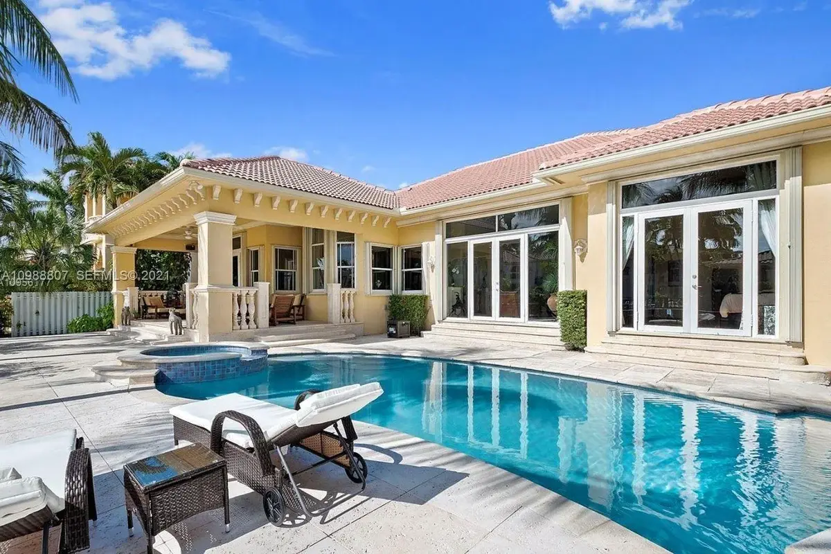 House in Hollywood: photo 1 of 26