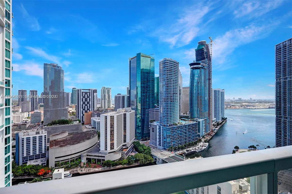 55 SE 6th St #3401, Miami: photo 1 of 19
