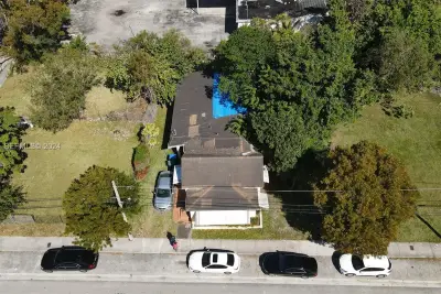 3373 Thomas Ave, Miami: photo 1 of 19