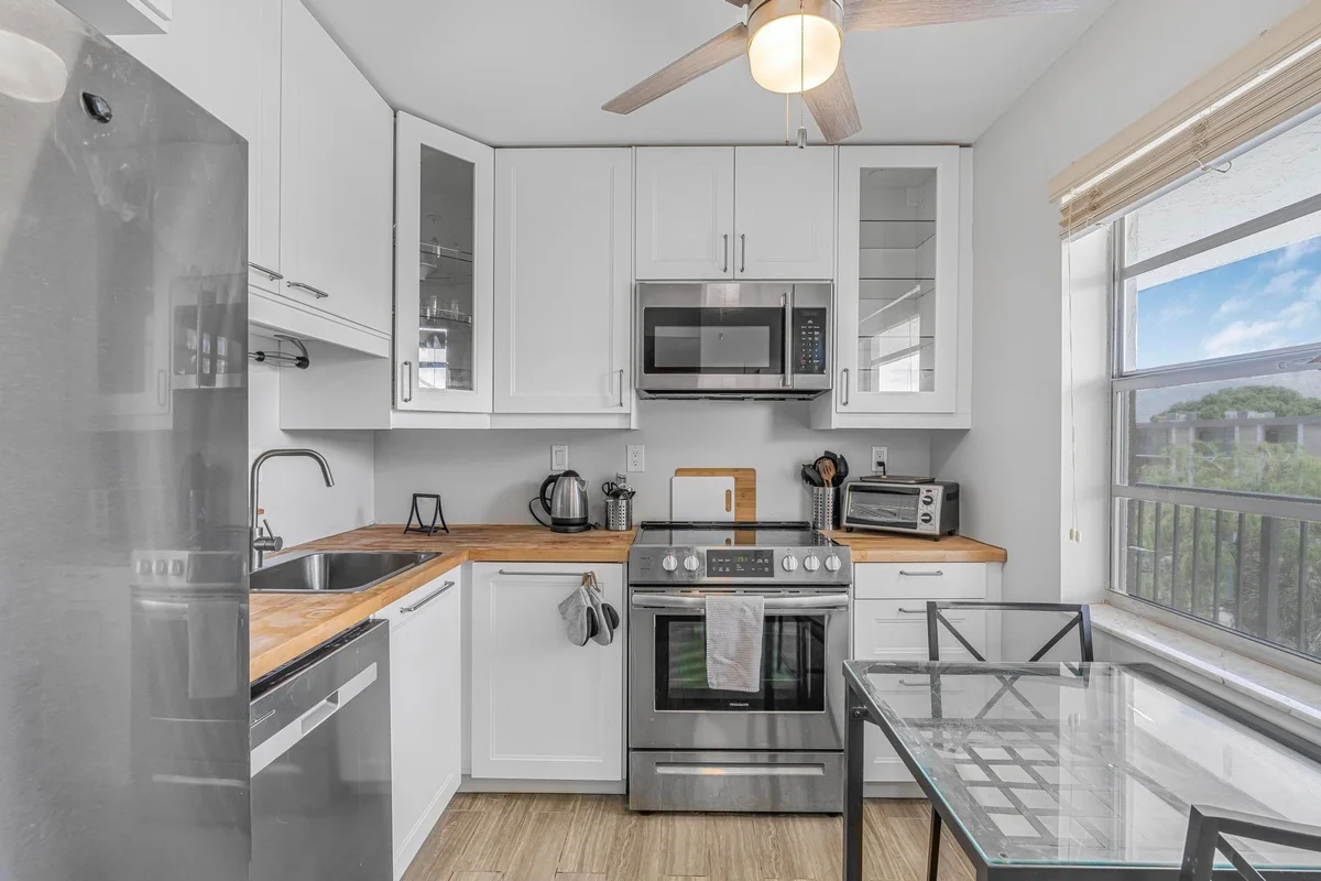 3000 NW 48th Ter #423, Lauderdale Lakes: photo 1 of 24