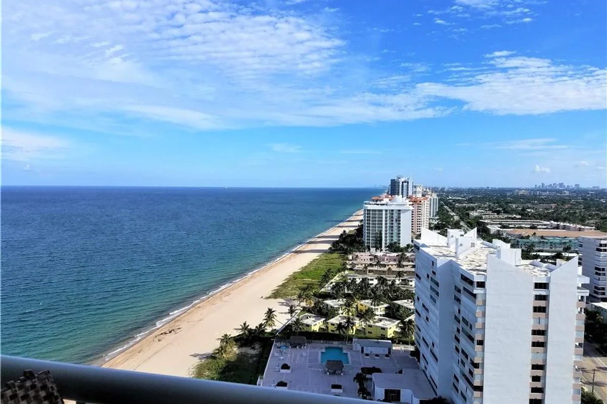 Condo in Pompano Beach: photo 1 of 31