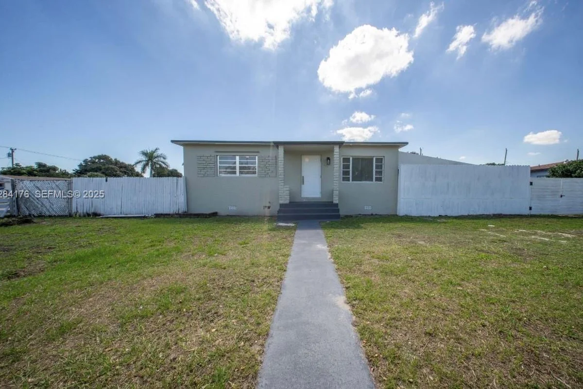 782 E 37th St, Hialeah: photo 1 of 73