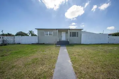 782 E 37th St, Hialeah: photo 1 of 73