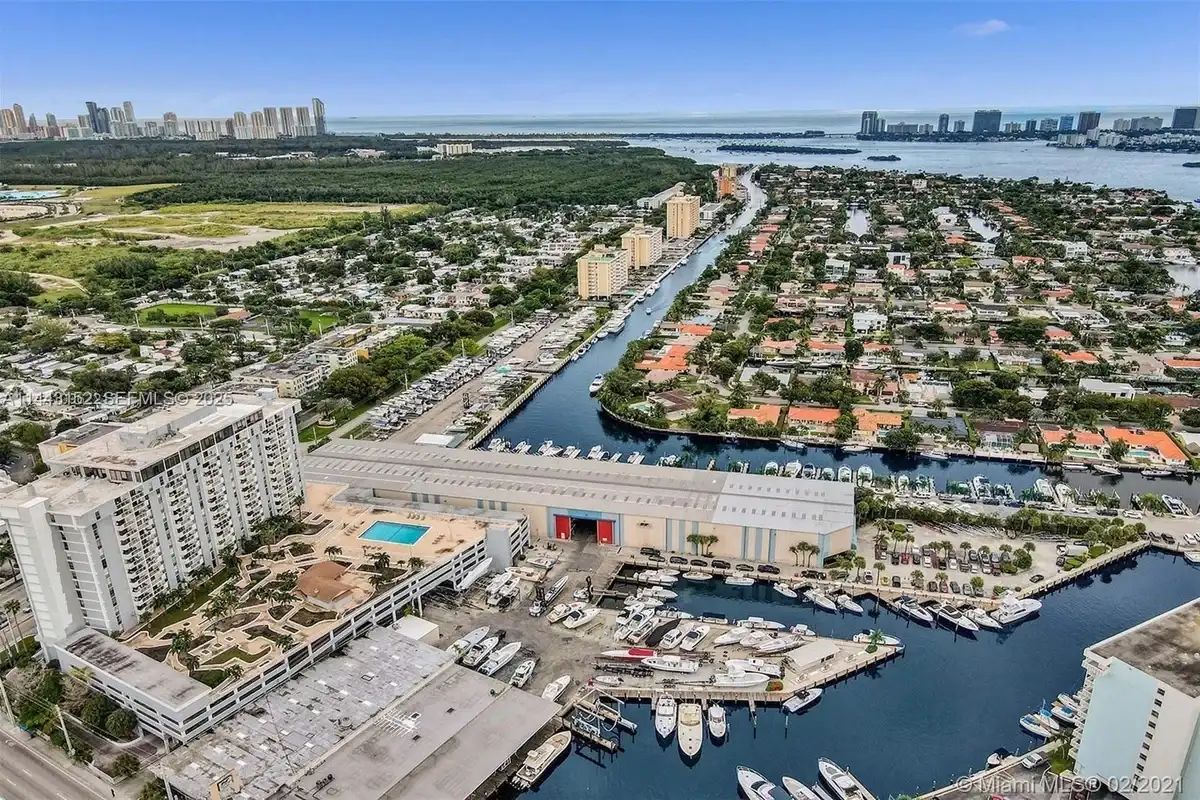 13499 Biscayne Blvd #1513, North Miami: photo 1 of 24