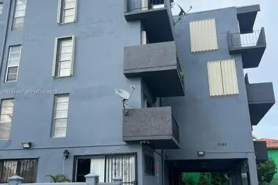 6580 W Flagler St #309, Miami: photo 1 of 17