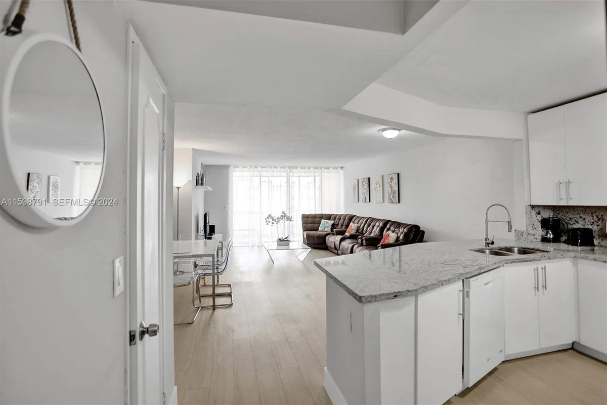 1770 NE 191st St #716-1, Miami: photo 1 of 51