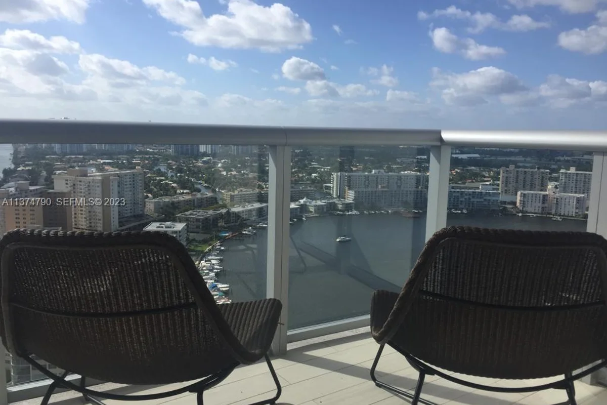 Condo in Hallandale Beach: photo 1 of 20