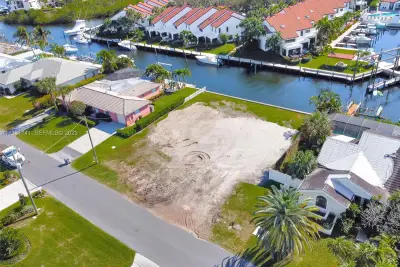 2400 Edward Rd, Palm Beach Gardens: photo 1 of 49