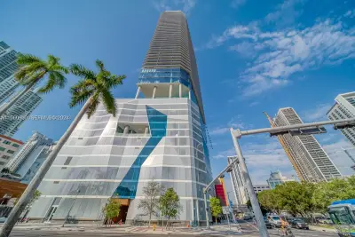 398 NE 5th St #4006, Miami: photo 1 of 19