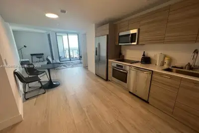 121 NE 34th St #2014, Miami: photo 1 of 16