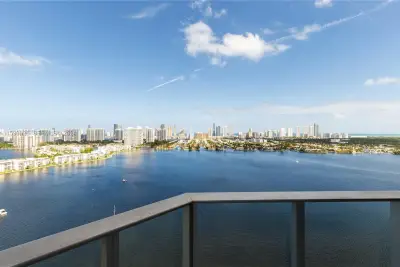 17301 Biscayne Blvd #L-PH-10, North Miami Beach: photo 1 of 19