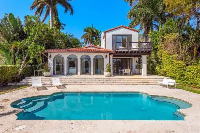 527 E Dilido Dr, Miami Beach: photo 1 of 53
