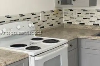 House in Lauderhill: photo 1 of 1