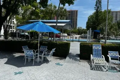 17560 Atlantic Blvd #301, Sunny Isles Beach: photo 1 of 10