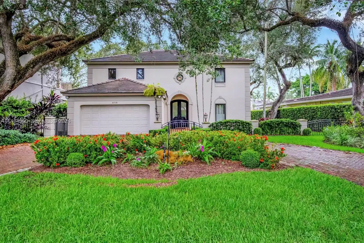 4716 University Dr, Coral Gables: photo 1 of 24