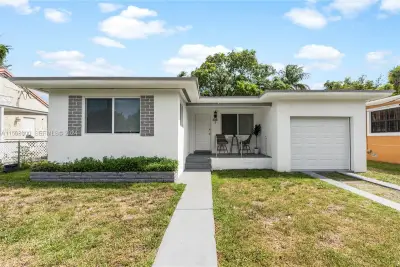 236 NW 42nd St, Miami: photo 1 of 8
