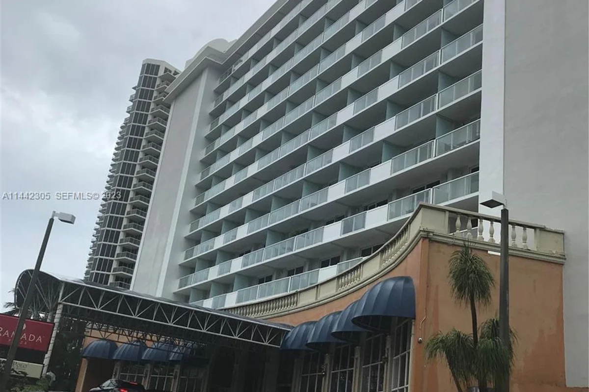 19201 Collins Ave #637, Sunny Isles Beach: photo 1 of 12