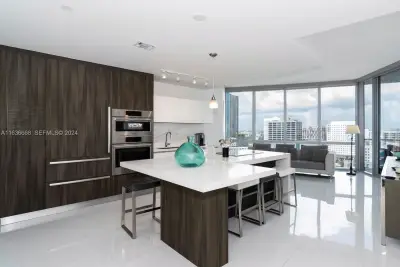 851 NE 1st Ave #1710, Miami: photo 1 of 26