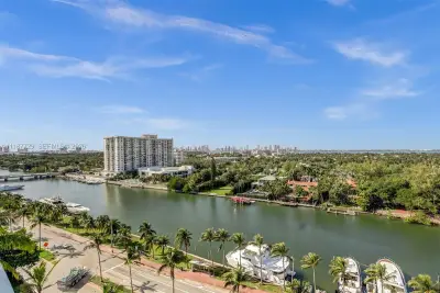 4401 Collins Ave #1117, Miami Beach: photo 1 of 16