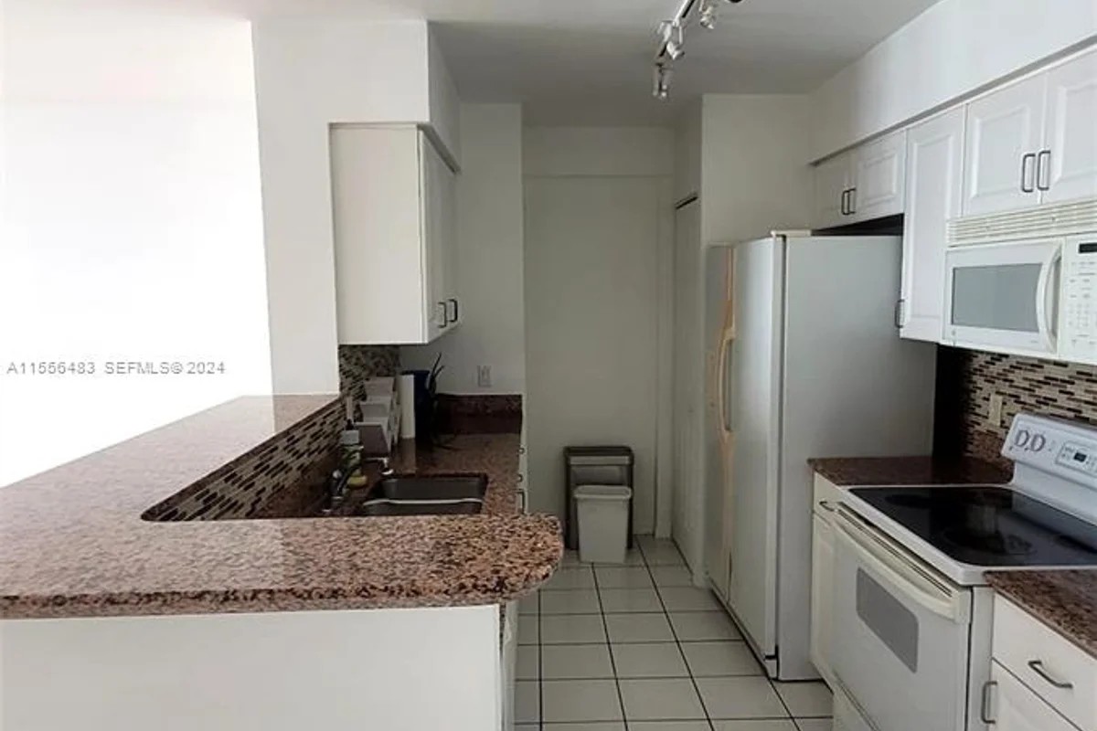 1155 Brickell Bay Dr #2805, Miami: photo 1 of 7
