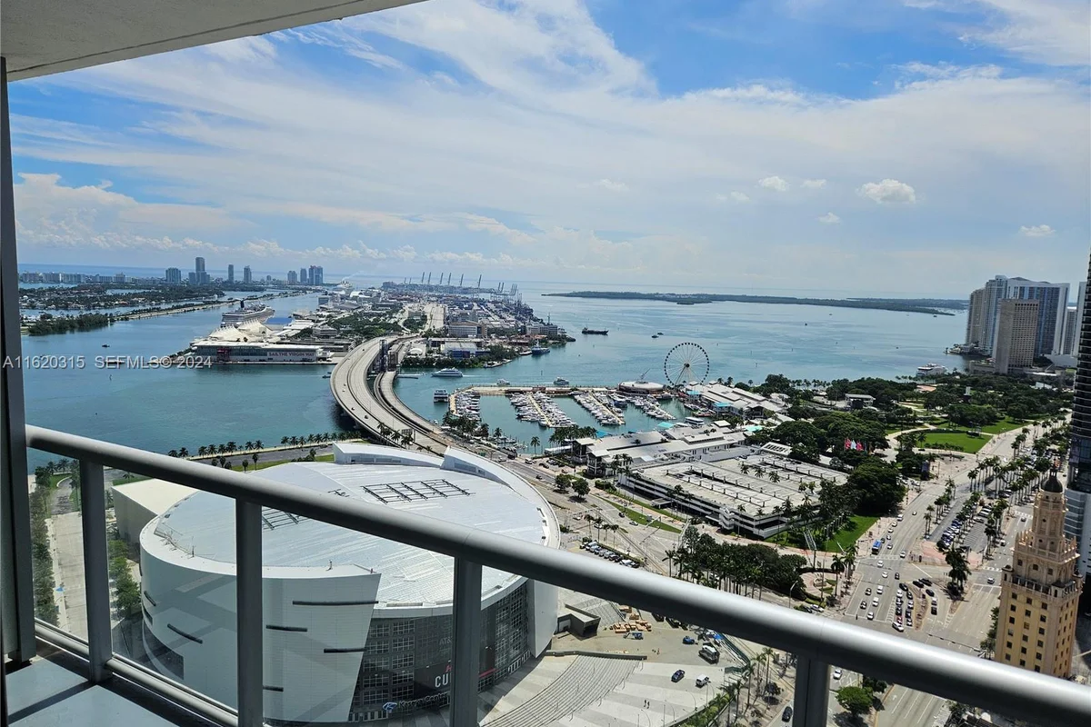 888 Biscayne Blvd #4001, Miami: photo 1 of 44