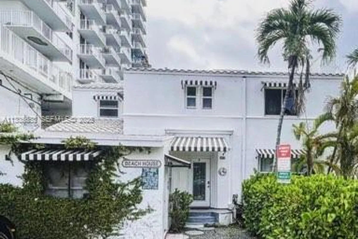 2811 Indian Creek Dr, Miami Beach: photo 1 of 13