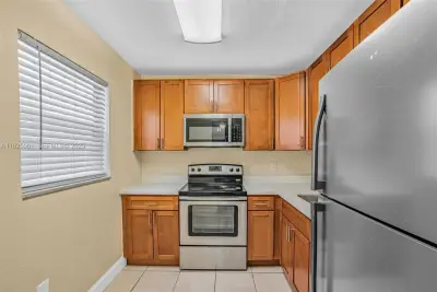15600 NW 7th Ave #306, Miami: photo 1 of 24