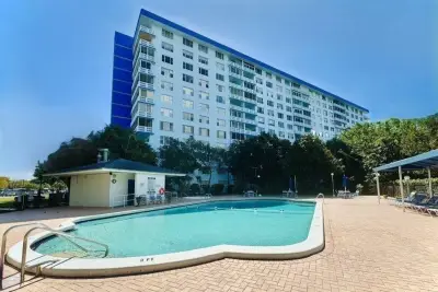 4001 Hillcrest Dr #407, Hollywood: photo 1 of 28