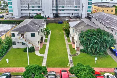1910 And 1920 Biarritz Dr, Miami Beach: photo 1 of 31