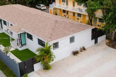 740 SW 9th St #1, Miami: photo 1 of 35