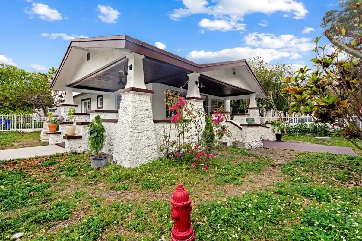 3902 NW 3rd Ave, Miami: photo 1 of 14