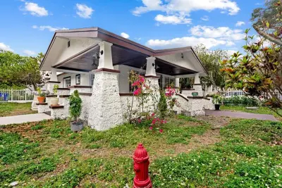 3902 NW 3rd Ave, Miami: photo 1 of 14