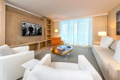 102 24th St #1106, Miami Beach: photo 1 of 16