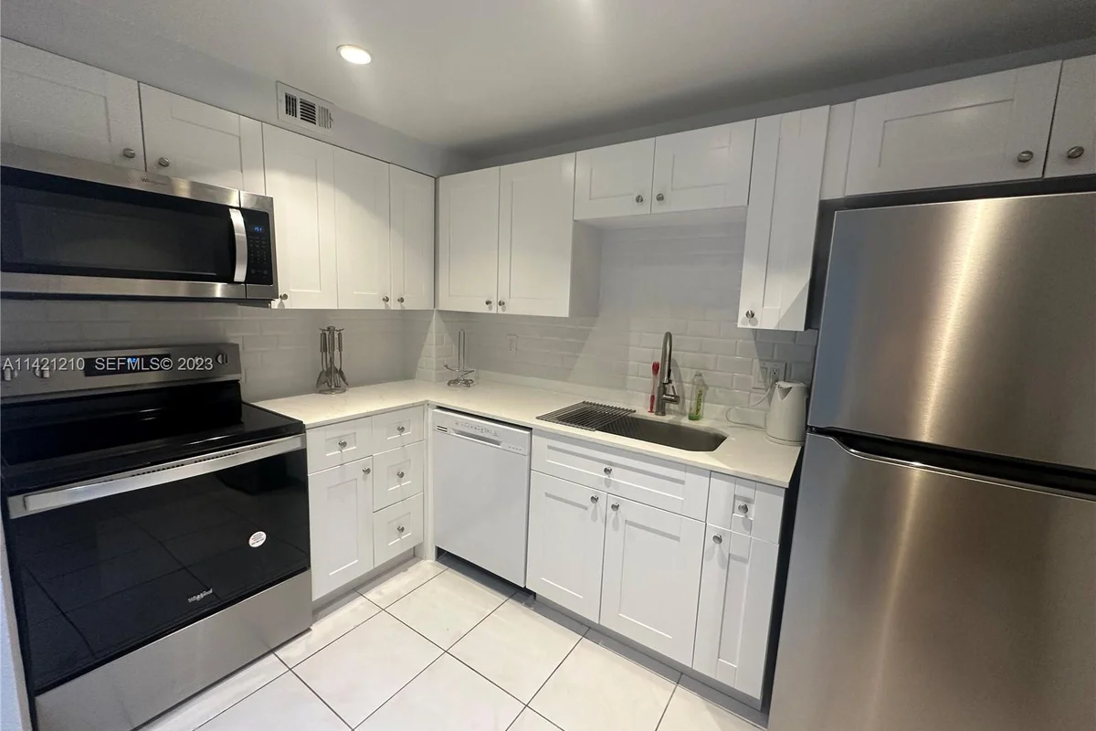 401 Golden Isles Dr #603, Hallandale Beach: photo 1 of 16
