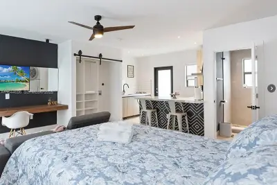 740 SW 9th St #2, Miami: photo 1 of 43