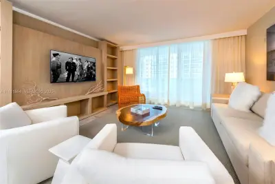 102 24th St #906, Miami Beach: photo 1 of 15