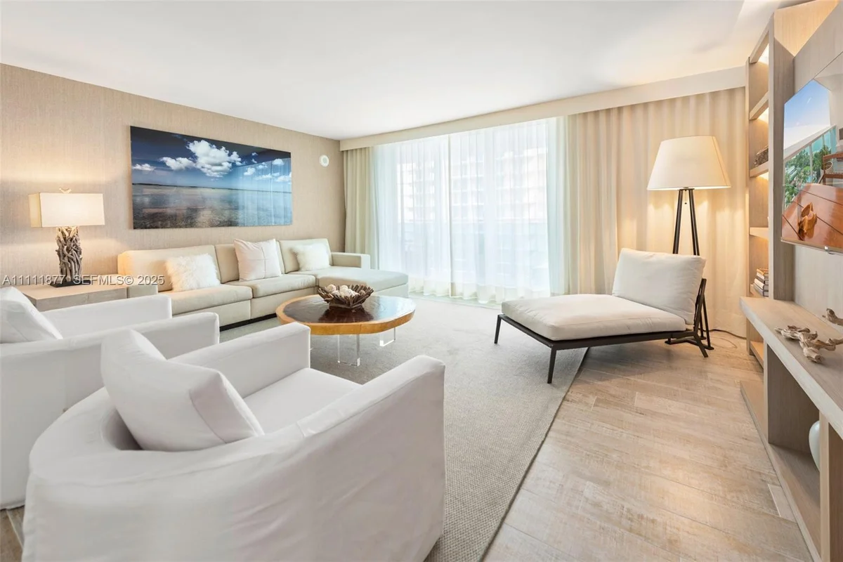 102 24th St #915, Miami Beach: photo 1 of 18