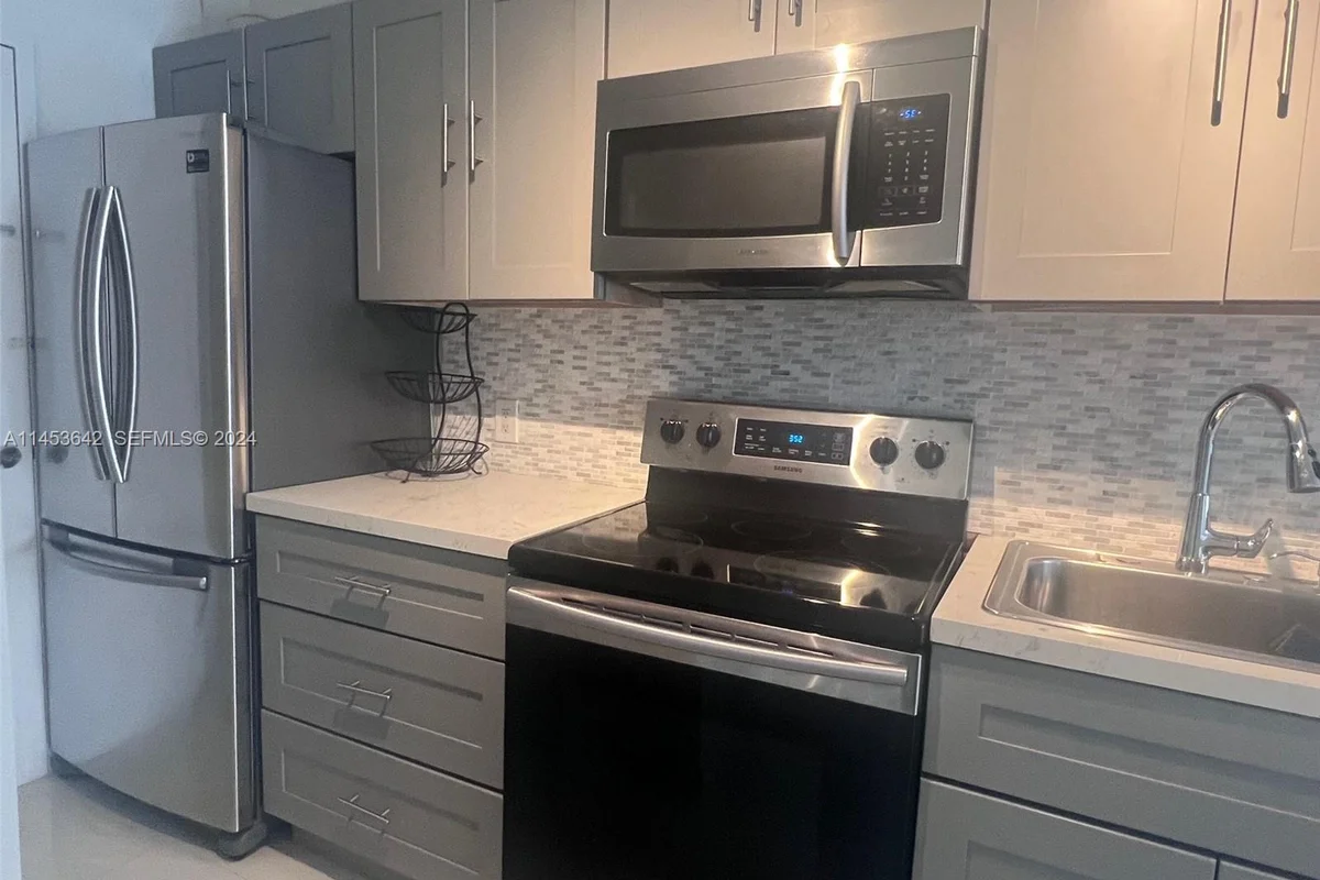100 Lincoln Rd #501, Miami Beach: photo 1 of 19