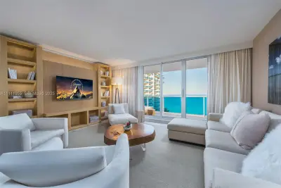 102 24th St #1144, Miami Beach: photo 1 of 21