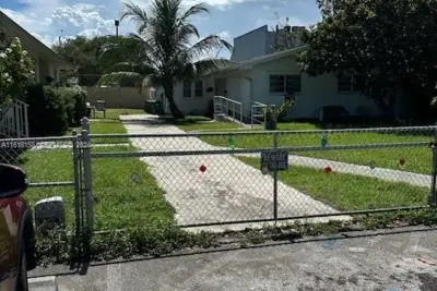 470 NW 26th Ave, Miami: photo 1 of 5