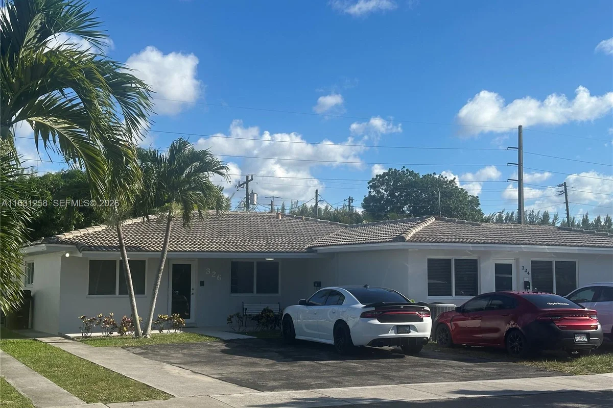 324 E 34th St, Hialeah: photo 1 of 39