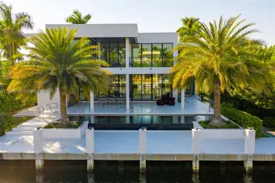128 Fiesta Way, Fort Lauderdale: photo 1 of 60
