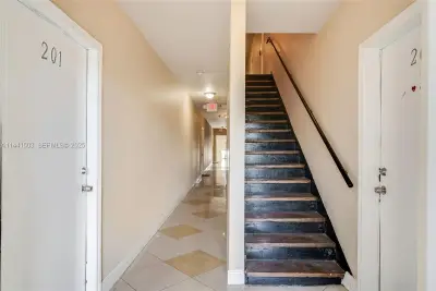 440 SW 5th Ave, Miami: photo 1 of 50